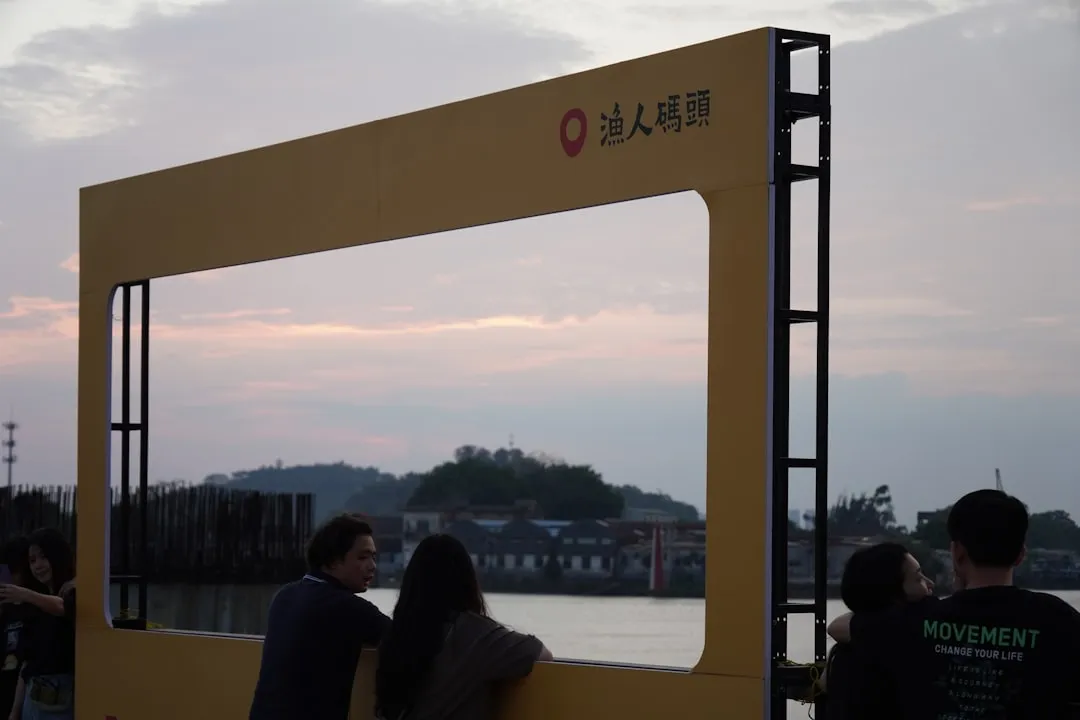 2024年户外广告数字化转型趋势与媒介代理新策略
