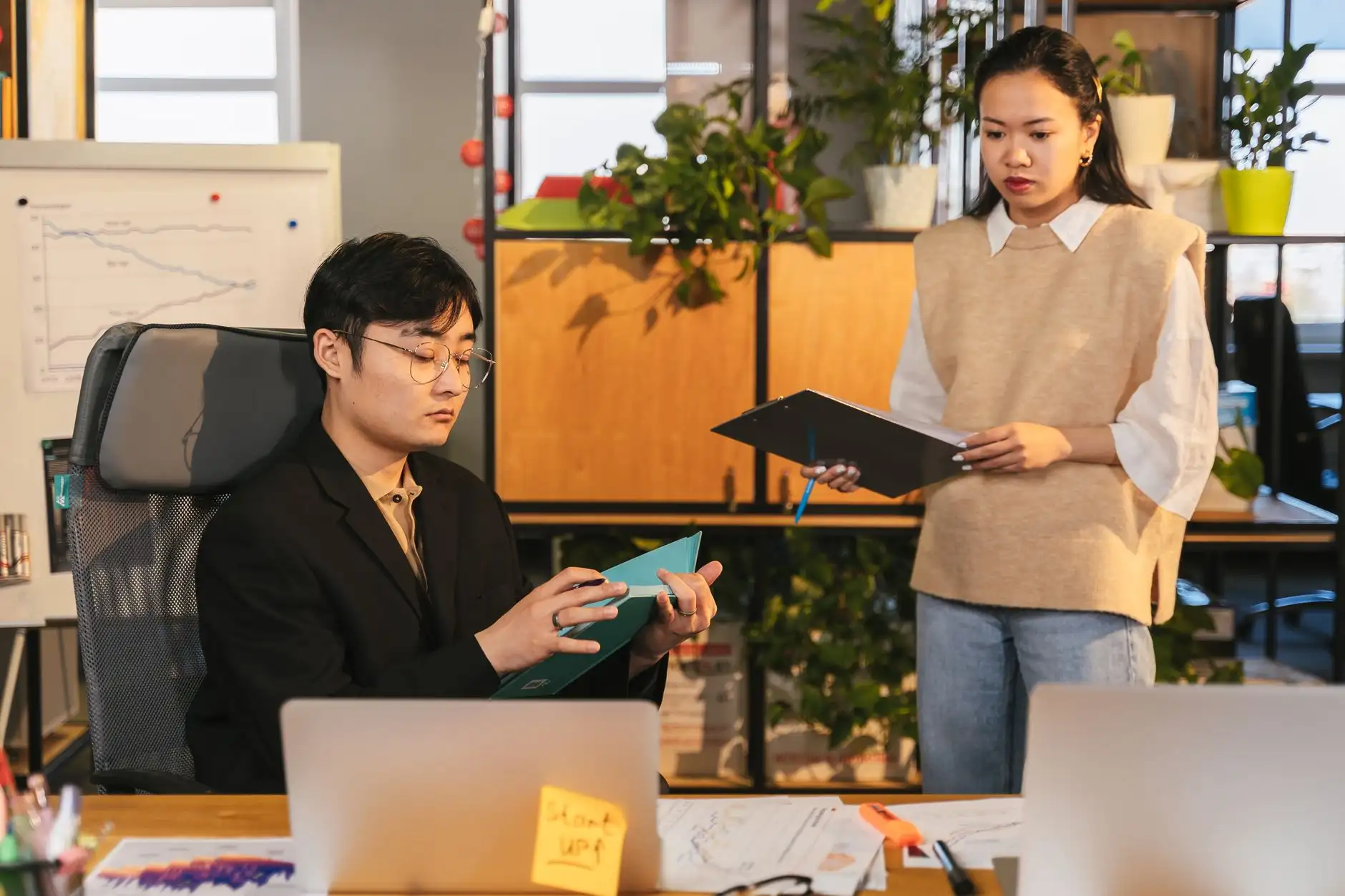 户外广告与数字营销渠道整合：品牌方如何制定精准媒介策略